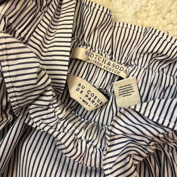 Beautiful top - Picture 2 of 2